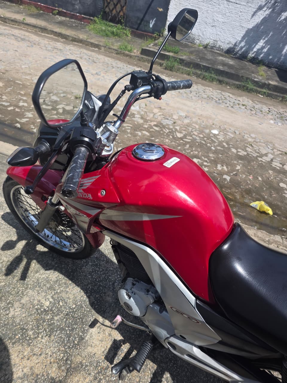 Honda CG 150 Titan 2014 - Lateral com tanque