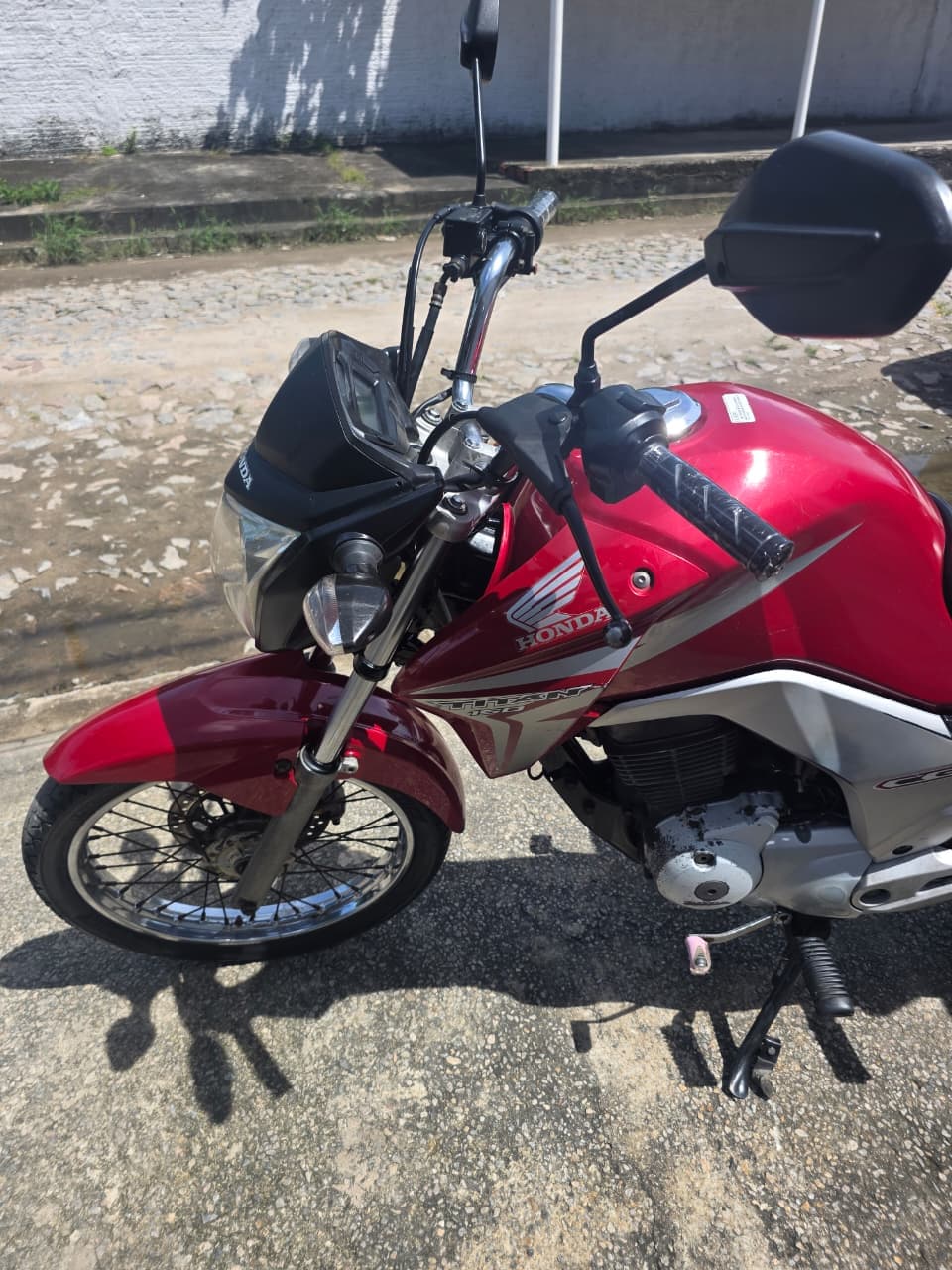 Honda CG 150 Titan 2014 - Lateral direita com bagageiro